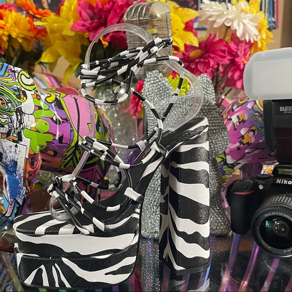 ZEBRA HEELS! - Picture 3 of 3